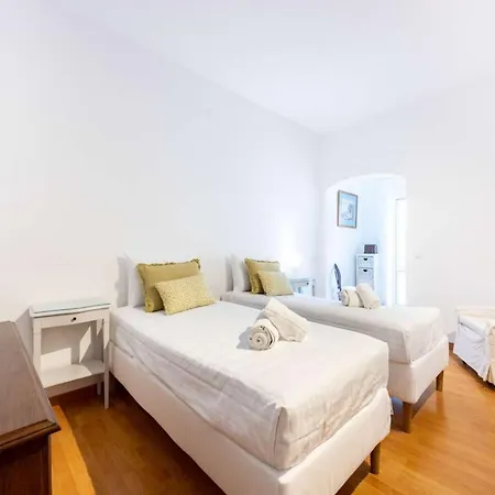 Majestic Oceanfront Retreat 4 Bedrooms Fantastic Frontline Location Direct Access To The Sea And Da * Luz