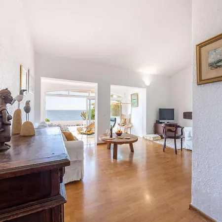 Majestic Oceanfront Retreat 4 Bedrooms Fantastic Frontline Location Direct Access To The Sea And Da *