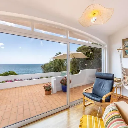 Majestic Oceanfront Retreat 4 Bedrooms Fantastic Frontline Location Direct Access To The Sea And Da *