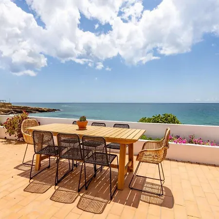 Majestic Oceanfront Retreat 4 Bedrooms Fantastic Frontline Location Direct Access To The Sea And Da Villa *